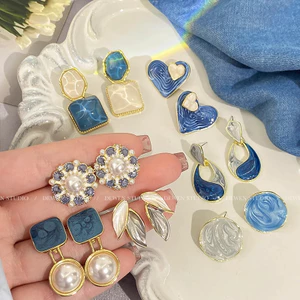 Nhỏ Tươi Xanh Bông Tai Nữ 2025 Phong Cách Mới Bán Chạy Phong Cách Sang Trọng Bông Tai Influencer Ánh Sáng Sang Trọng Cao Cấp Bông Tai