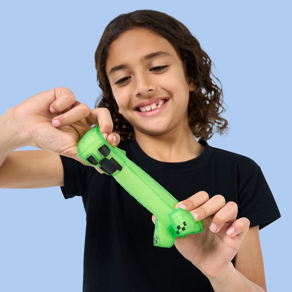 Heroes of Goo Jit Zu Minecraft Nhân vật co giãn, Creeper, Super Crunchy Goo lấp đầy với mảnh thuốc súng ẩn bên trong, kéo dài anh ta gấp 3 lần kích thước của anh ta