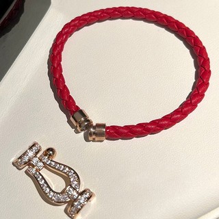 Móng ngựa khóa zircon màu đỏ vòng tay nữ thích hợp thời trang khí chất vòng tay