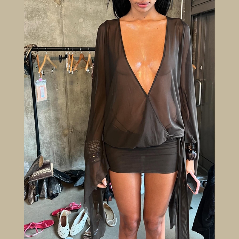 Cutenew Gợi Cảm Mini Cổ Chữ V Tay Dài Lưng Chắc Chắn Skinny Quấn Mông Cá Tính Niche Nóng Gà Con Nhìn Mỏng Hơn Phong Cách Không Khí