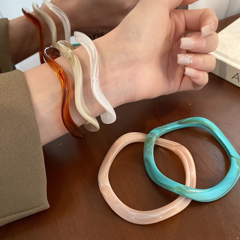 Nghệ thuật Hàn Quốc mope Nhựa Pháp retro hổ phách vòng tay nữ phóng đại vòng tay cổ điển