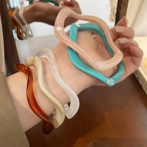 Vòng tay Acrylic hình vuông gợn sóng không đều dành cho nữ, Vòng đeo tay rắn nhiều màu, Trang sức tuyên bố tối giản phong cách phương Tây