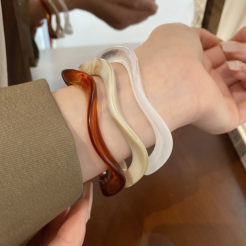 Nghệ thuật Hàn Quốc mope Nhựa Pháp retro hổ phách vòng tay nữ phóng đại vòng tay cổ điển