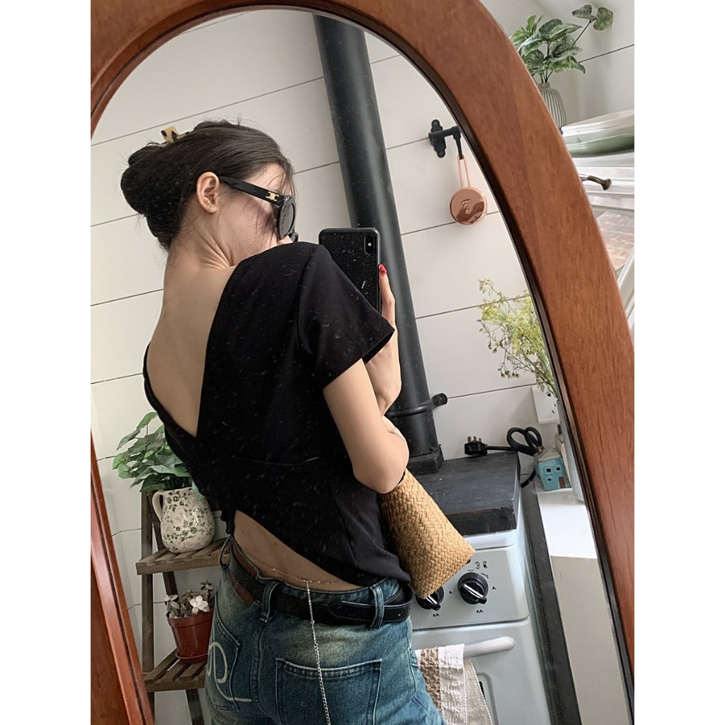 Mùa hè hot girl thiết kế hàng đầu cao cấp cảm giác thích hợp lưng màu đen mỏng vừa vặn áo thun ngắn tay