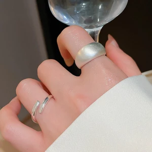 Đồng bằng bạc mịn chải chéo mở vòng thích hợp thiết kế đơn giản vòng trơn ngón trỏ vòng ngón tay thời trang cao cấp nhẫn