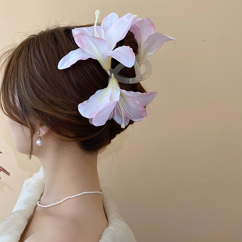 Nhỏ tươi mô phỏng hoa huệ kẹp tóc phía sau đầu tóc cá mập kẹp bầu không khí nhẹ nhàng và đẹp phụ kiện tóc