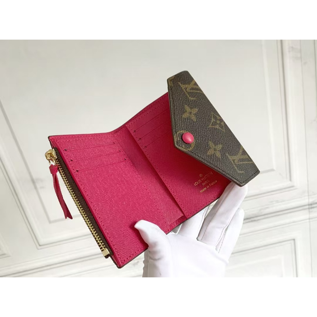 Chuẩn bị gửi hàng du lịch, hành lý, phụ kiện du lịch, túi đựng đồ du lịch M41938