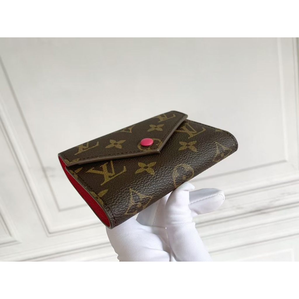 Chuẩn bị gửi hàng du lịch, hành lý, phụ kiện du lịch, túi đựng đồ du lịch M41938