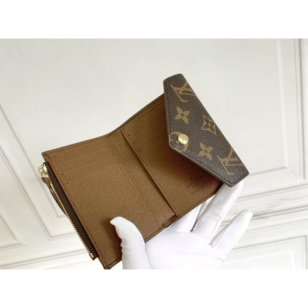 Chuẩn bị gửi hàng du lịch, hành lý, phụ kiện du lịch, túi đựng đồ du lịch M41938