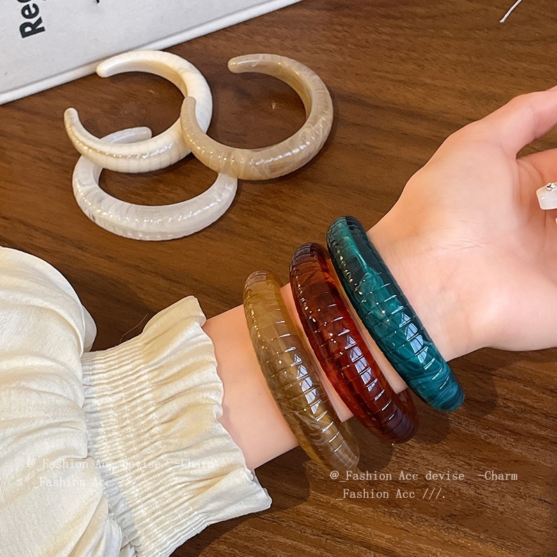 Acrylic mờ không đều vòng tay hở vòng tay nữ Hàn Quốc đơn giản cao cấp trang sức tay bán buôn