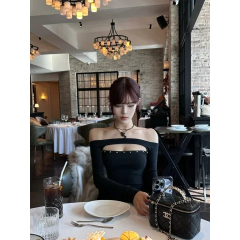 【Hàng giao ngay】Áo thun dài tay quây màu đen gợi cảm mùa xuân dành cho nữ
