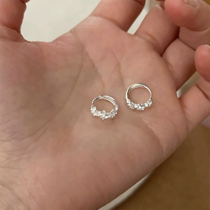 Một cặp Bông tai hoa ba chiều cao cấp thời trang, nhẹ nhàng sang trọng Thiết kế thích hợp và Bông tai đa năng