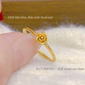Nhẫn titan cao cấp không gỉ mạ vàng 24k hình hoa hồng nhỏ xinh phong cách trẻ trung dành cho nữ