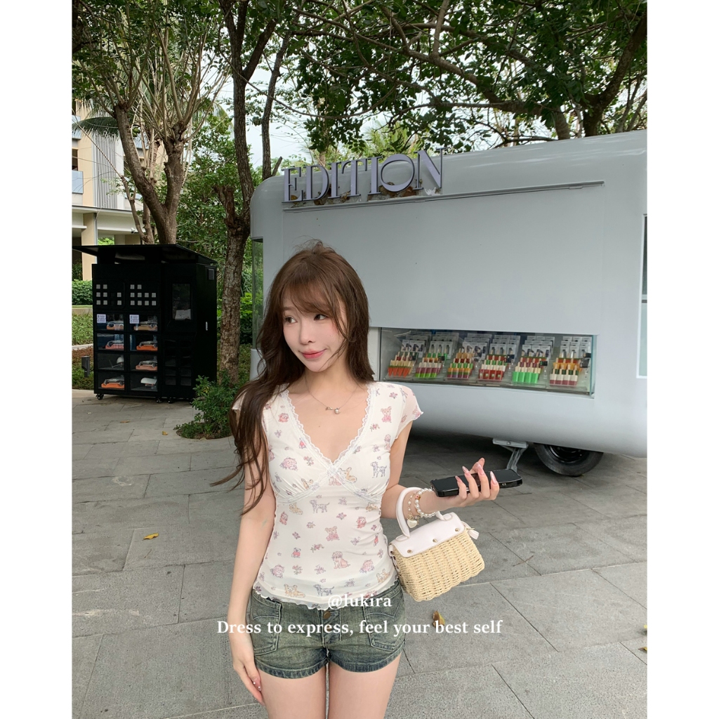 【BANKO】Phiên bản Hàn Quốc mùa hè dành cho nữ cổ chữ V mỏng vừa vặn in hình hoạt hình ngắn tay T-