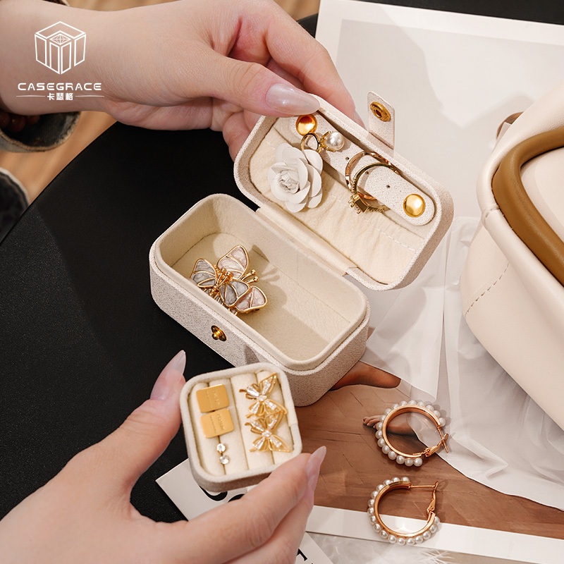 Casegrace Hộp đựng trang sức du lịch nhỏ, Hộp đựng trang sức Mini cho nhiều vòng cổ Bông tai son môi, Hộp đựng đồ trang sức di động có khe cắm vòng có thể tháo rời