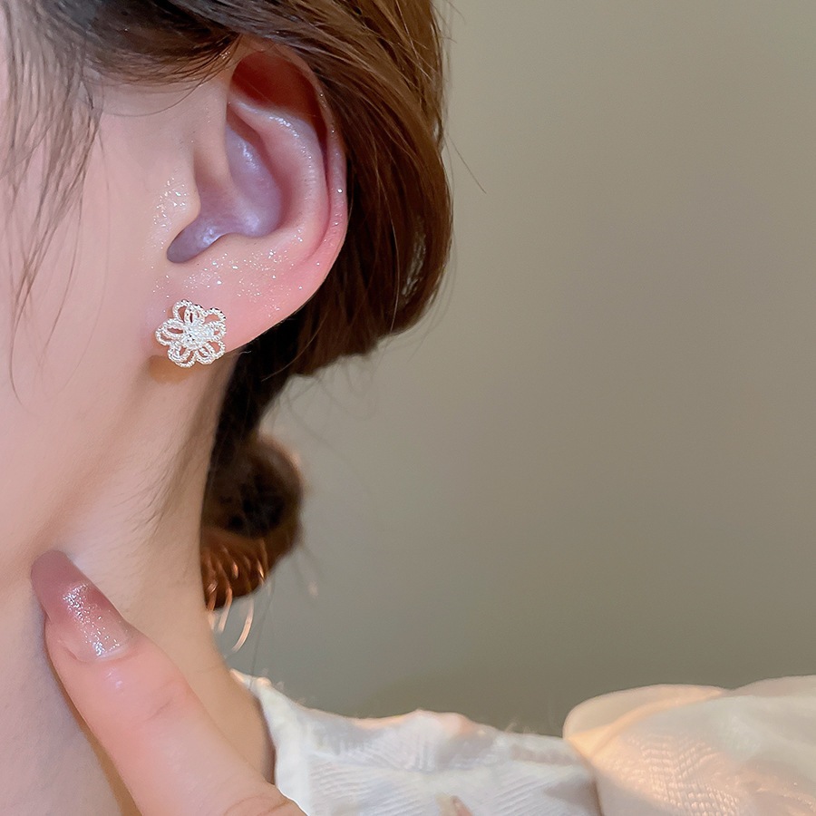 Bông tai ren hoa với thiết kế kim cương giả - Phụ kiện thời trang cho nữ