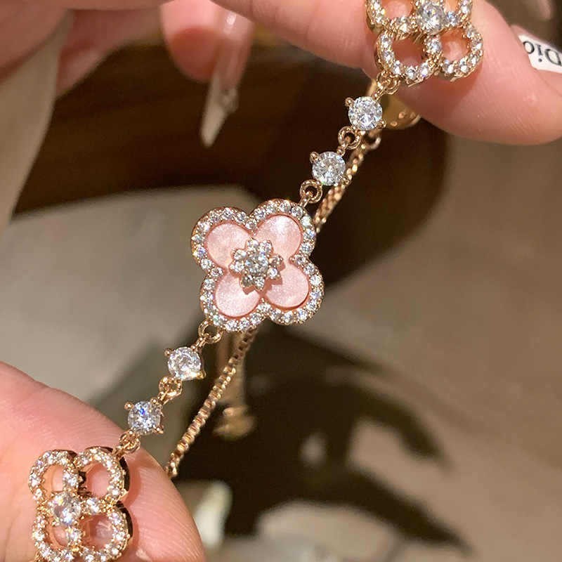 Zircon hoa kim cương rỗng kéo vòng tay nhẹ nhàng sang trọng cao cấp cảm giác thời trang đi lại phụ kiện tay bán buôn
