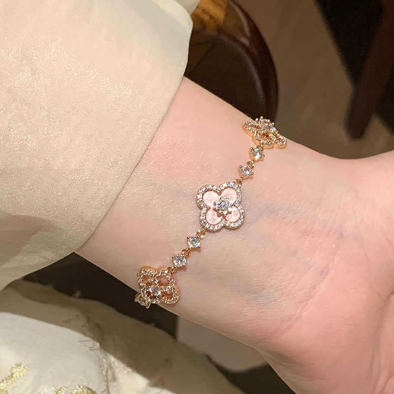 Zircon hoa kim cương rỗng kéo vòng tay nhẹ nhàng sang trọng cao cấp cảm giác thời trang đi lại phụ kiện tay bán buôn