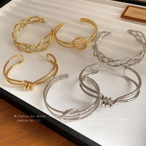 Vòng tay mở vàng xoắn không đều Vòng tay ins giác quan tiên tiến trang sức thời trang đơn giản dành cho nữ
