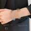 Vòng tay mở vàng xoắn không đều Vòng tay ins giác quan tiên tiến trang sức thời trang đơn giản dành cho nữ