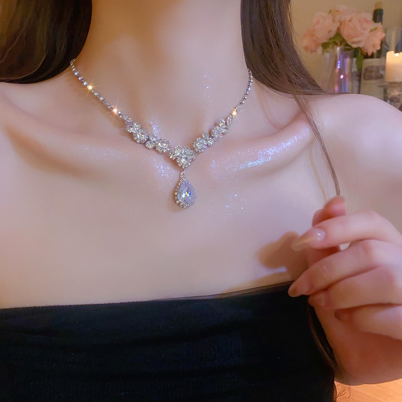Zircon flash kim cương trang sức bộ váy dạ hội sinh nhật cô dâu tiên tiến cảm giác nhẹ nhàng sang trọng cá tính bông tai xương đòn chuỗi nữ