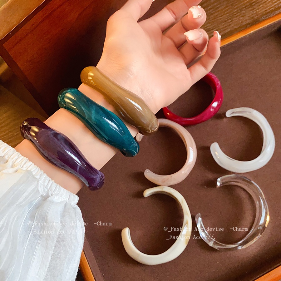 Acrylic không đều hình bầu dục mở vòng tay bùng nổ thiết kế thích hợp cảm giác trang sức tay đơn giản bán buôn nữ
