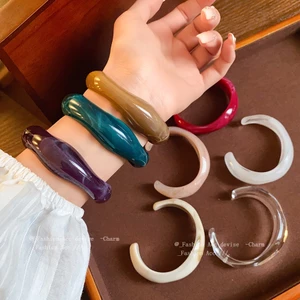 Acrylic không đều hình bầu dục mở vòng tay bùng nổ thiết kế thích hợp cảm giác trang sức tay đơn giản bán buôn nữ
