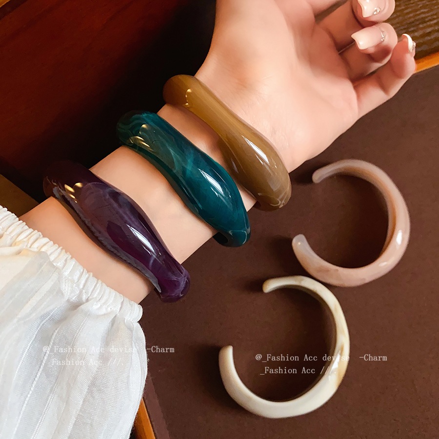 Acrylic không đều hình bầu dục mở vòng tay bùng nổ thiết kế thích hợp cảm giác trang sức tay đơn giản bán buôn nữ