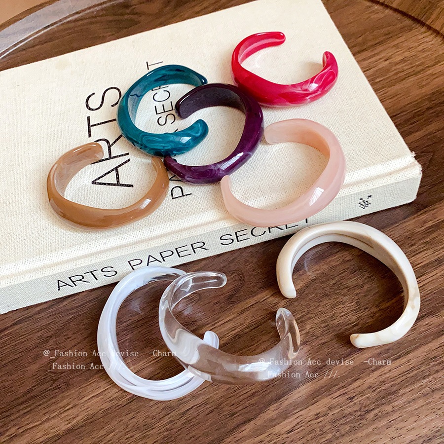 Acrylic không đều hình bầu dục mở vòng tay bùng nổ thiết kế thích hợp cảm giác trang sức tay đơn giản bán buôn nữ