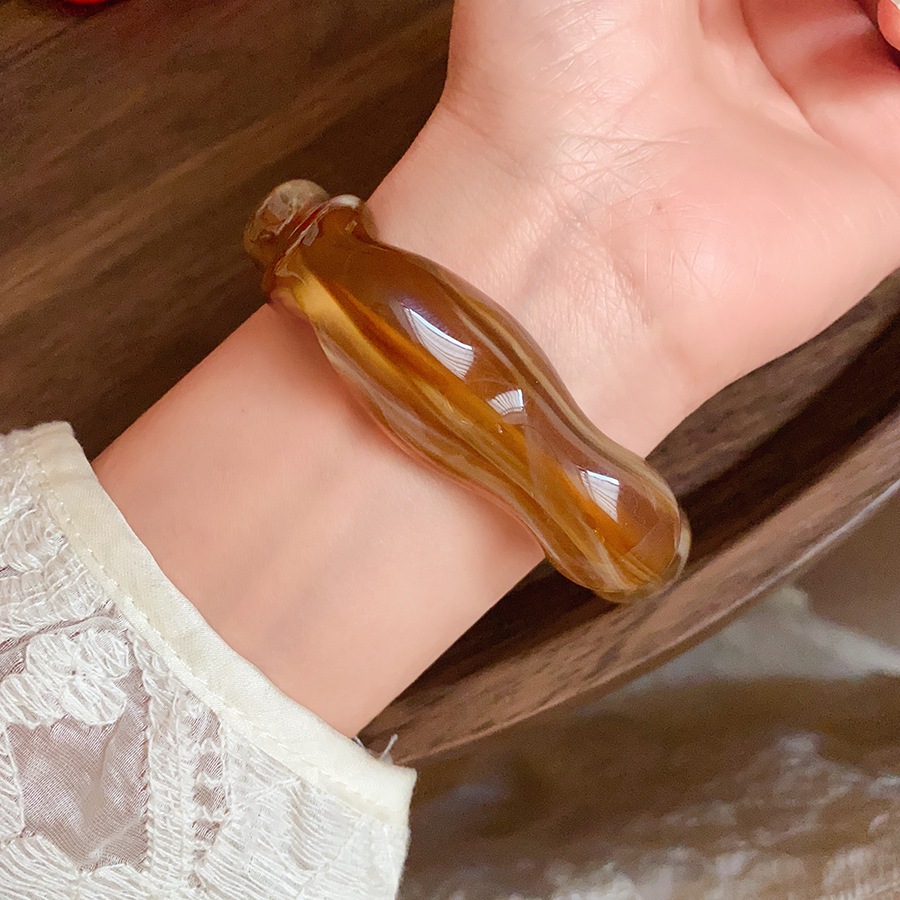 Vòng tay mở Acrylic châu Âu - Cá tính & Cao cấp
