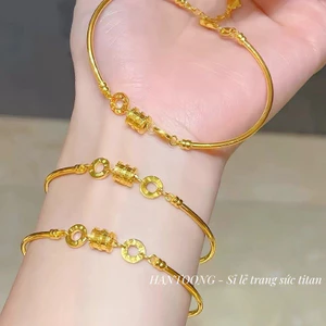 Vòng tay titan nữ không gỉ mạ vàng 18k khắc số la mã kiểu dáng mềm thời trang thanh lịch