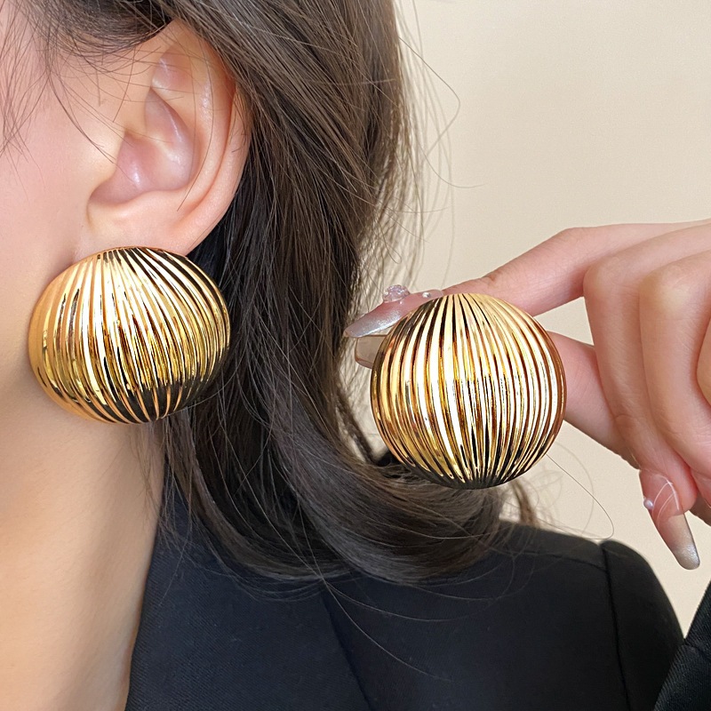Bông tai vòng phóng đại cảm giác tiên tiến Bông tai vòng tròn độc đáo cá tính khí chất phụ kiện thời trang