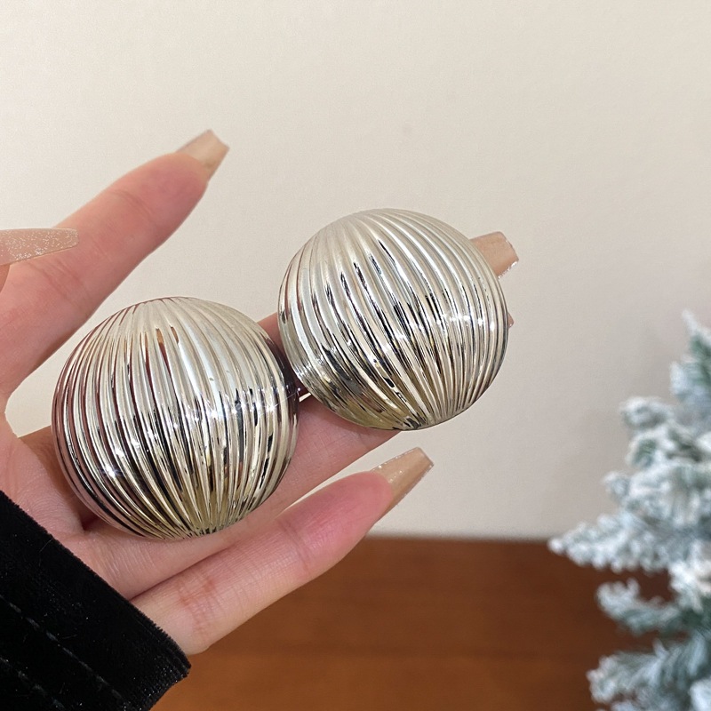 Bông tai vòng phóng đại cảm giác tiên tiến Bông tai vòng tròn độc đáo cá tính khí chất phụ kiện thời trang