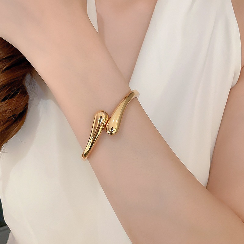 Vòng tay nữ kim cương co giãn, thiết kế niche sang trọng