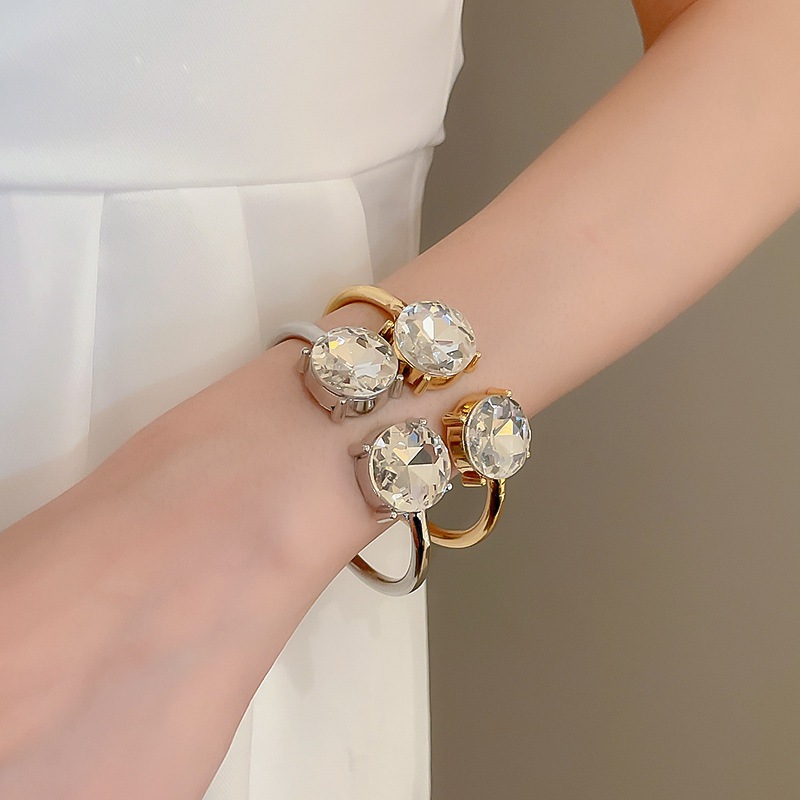 Vòng tay nữ kim cương co giãn, thiết kế niche sang trọng