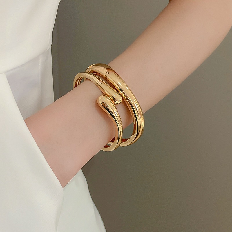 Vòng tay nữ kim cương co giãn, thiết kế niche sang trọng