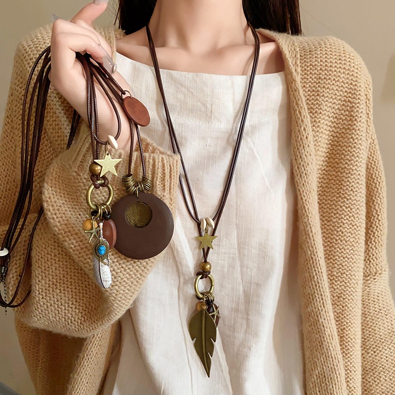 Vòng cổ mặt dây chuyền dân tộc cá tính với lông vũ và hình ngôi sao, thiết kế retro độc đáo