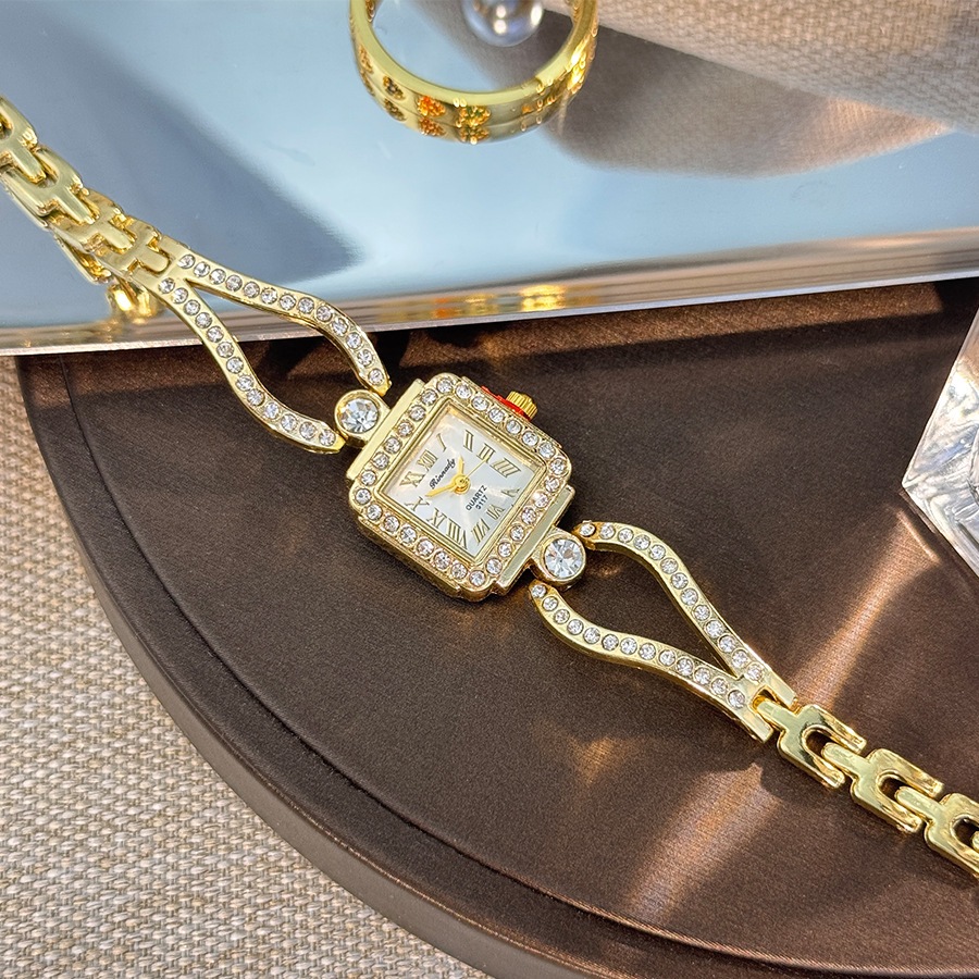 Đồng hồ nữ nhẹ sang trọng kim cương inlay vuông chéo tinh tế vòng đeo tay nhỏ đồng hồ thạch anh nữ