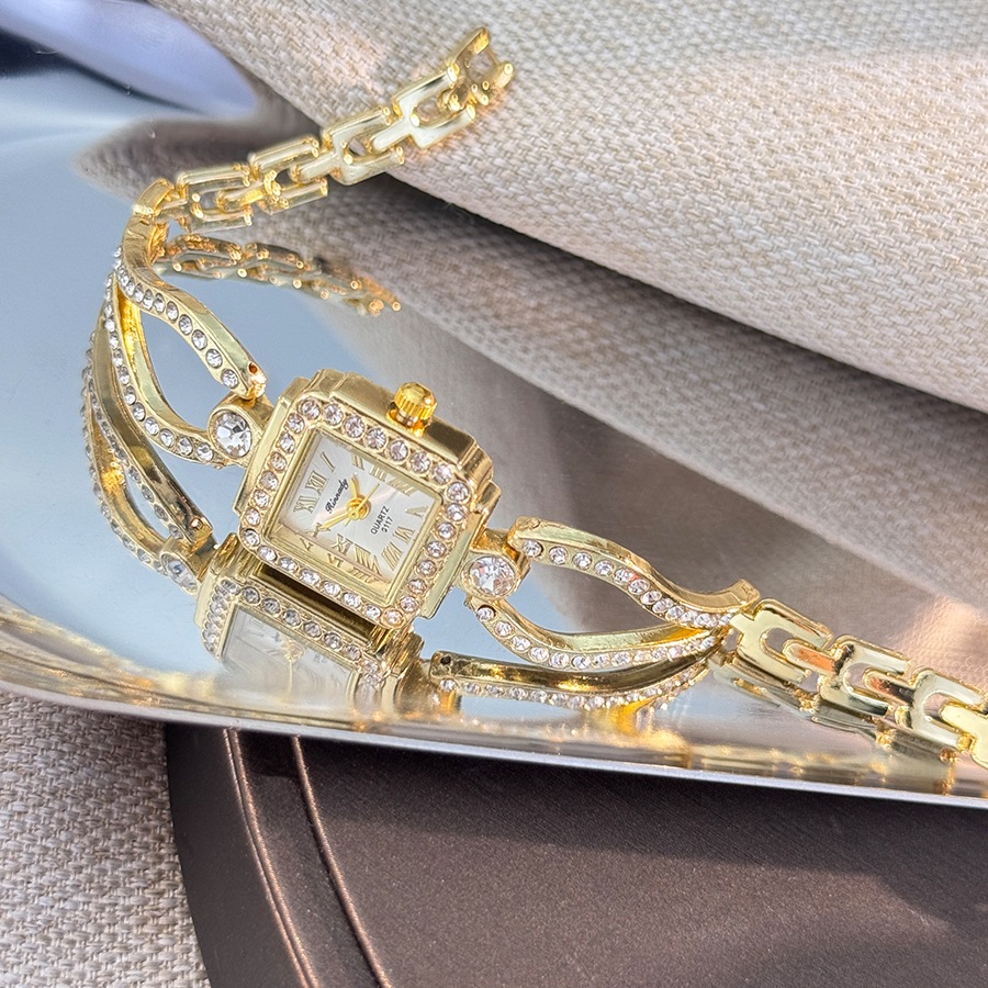 Đồng hồ nữ nhẹ sang trọng kim cương inlay vuông chéo tinh tế vòng đeo tay nhỏ đồng hồ thạch anh nữ