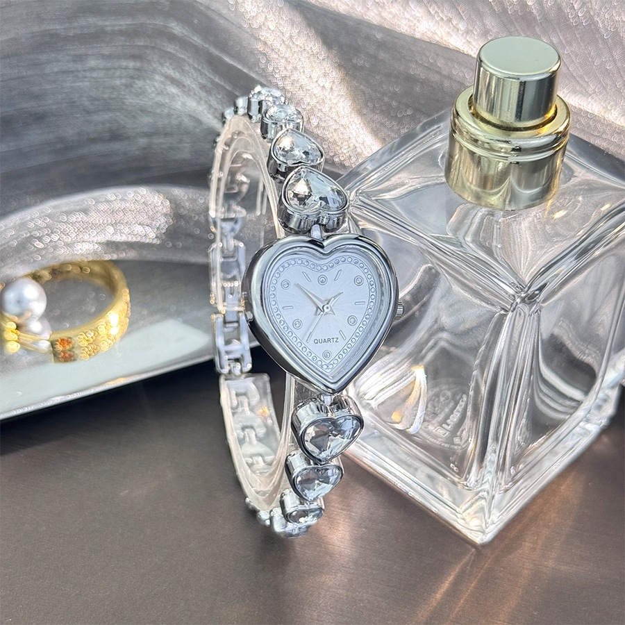 Đồng hồ nữ thời trang Bộ vòng tay trang sức tình yêu hình tròn với đồng hồ vòng tay Zircon hình tình yêu