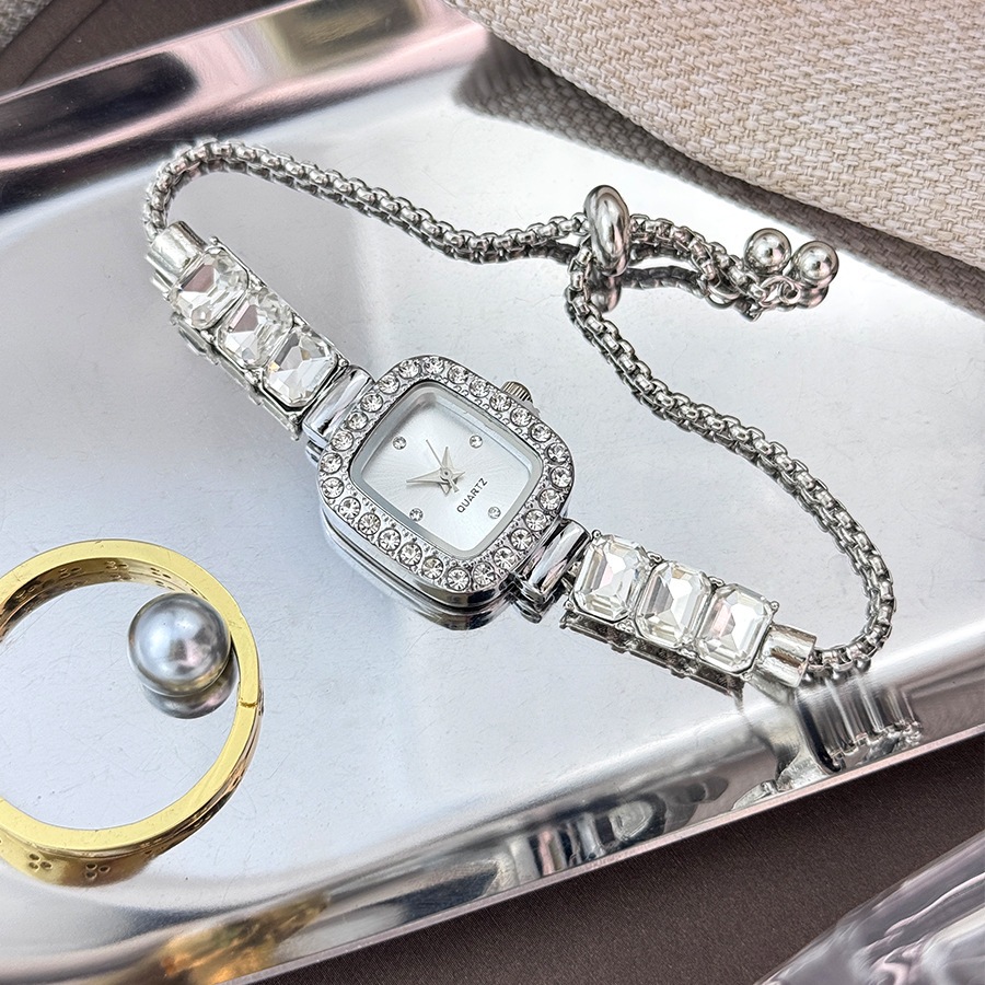 Đồng hồ nữ thời trang Đồng hồ dây rút đường vuông nhỏ Đồng hồ đeo tay kim cương dát Đồng hồ nữ kéo ra Đồng hồ đeo tay thạch anh nữ