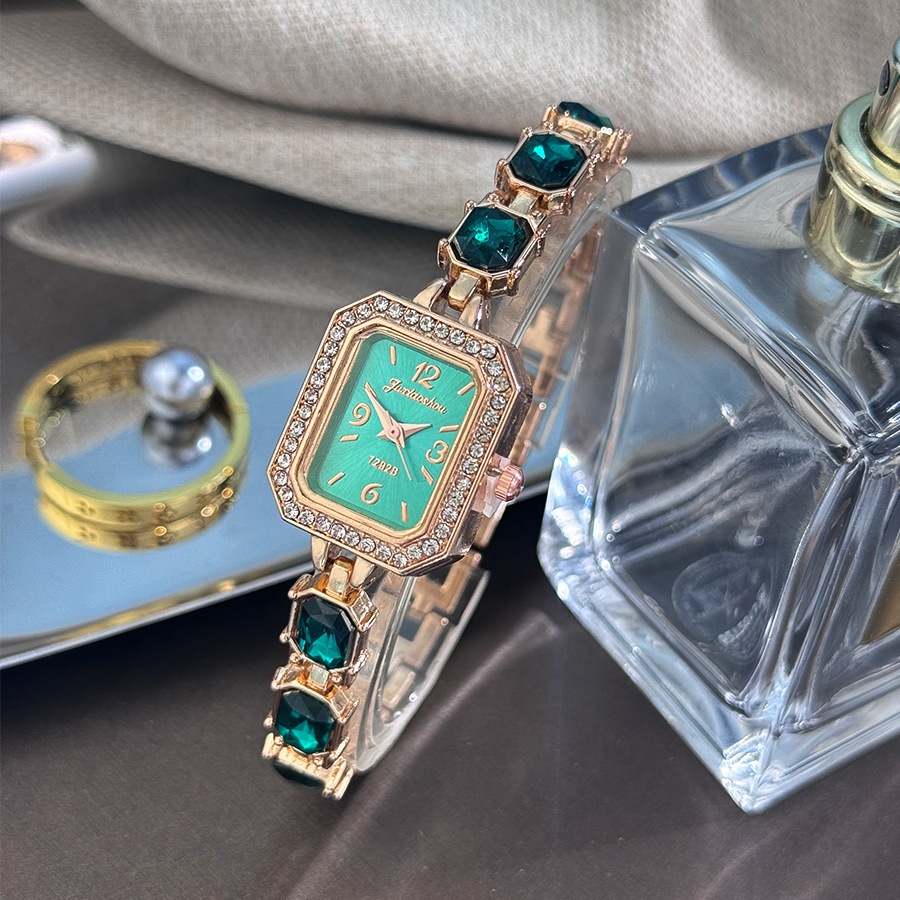 Đồng hồ nữ Vòng tay đá quý màu Đồng hồ nữ Bộ kim cương tinh tế Đồng hồ thạch anh hình chữ nhật
