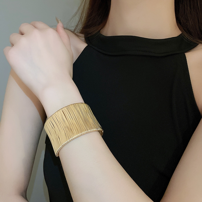 Vòng tay mở rộng phóng đại dành cho nữ Vòng tay kim loại phong cách Châu Âu và Mỹ nhẹ nhàng sang trọng tinh tế trang sức tay thời trang