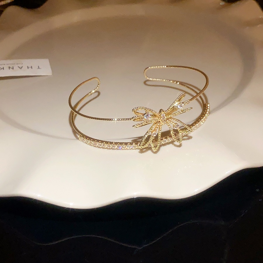 Vòng tay hai lớp nơ zircon mới, thích hợp, thời trang và cá tính với cảm giác sang trọng nhẹ nhàng và cao cấp