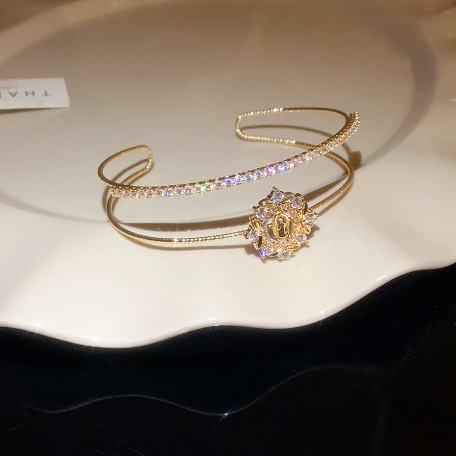 Vòng tay hai lớp nơ zircon mới, thích hợp, thời trang và cá tính với cảm giác sang trọng nhẹ nhàng và cao cấp
