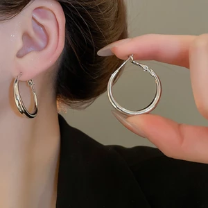 Bông tai tròn thiết kế đơn giản phong cách Hàn Quốc, kim bạc, dễ kết hợp