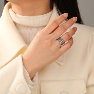 Nhẫn thép titan vintage hoa cho nữ - phụ kiện thời trang độc đáo