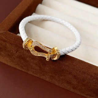 Móng ngựa khóa zircon màu đỏ vòng tay nữ thích hợp thời trang khí chất vòng tay