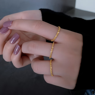 Thiết kế sóng tối giản hiện đại Nhẫn đầy sao Thép titan mạ vàng 18K lấp lánh cho nữ bé gái