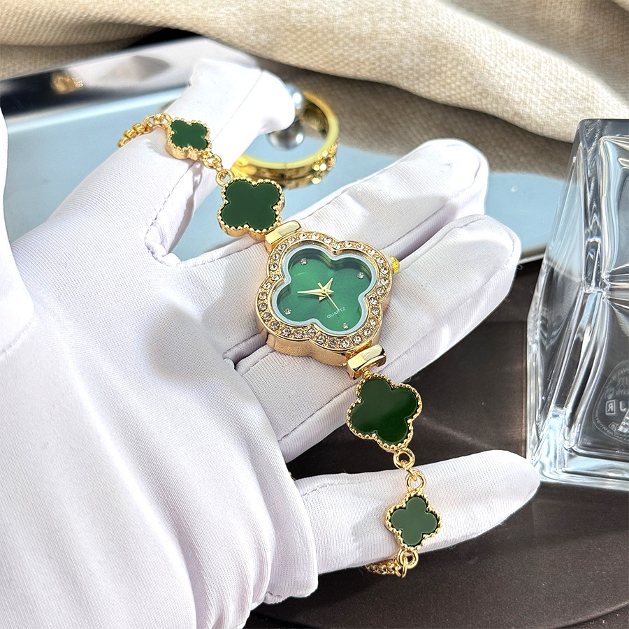 Đồng Hồ Nữ Bốn Lá Cỏ Ba Lá Dây Rút Phong Cách Vòng Tay Nữ Đồng Hồ Màu Kim Cương Bộ Dây Rút Đồng Hồ